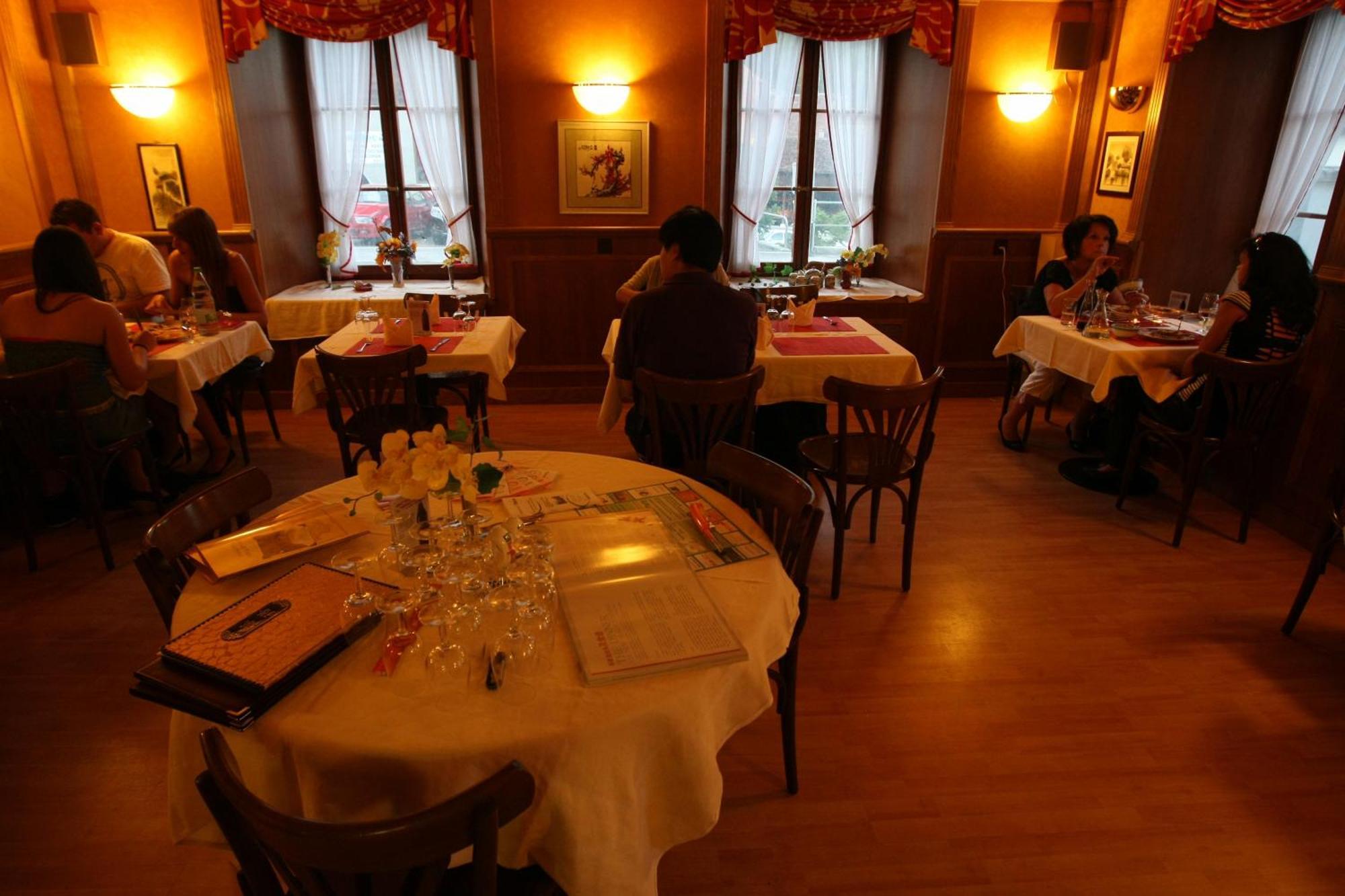 Hotel De L'Ours Vuiteboeuf Luaran gambar
